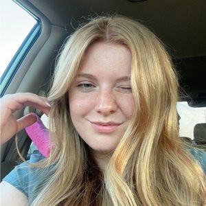 Meet your Posher, Chloe